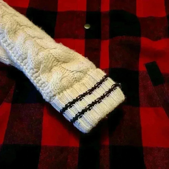 FOREVER 21 - Red and Black Plaid Jacket with
Sweater Sleeves - Medium - Picture 6 of 12